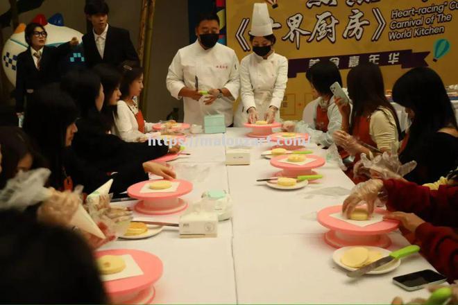 夜间盛宴：东京举办国际美食节吸引众多食客