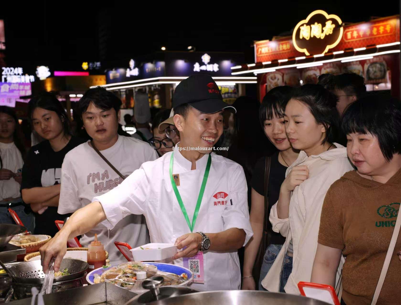 夜间盛宴：东京举办国际美食节吸引众多食客